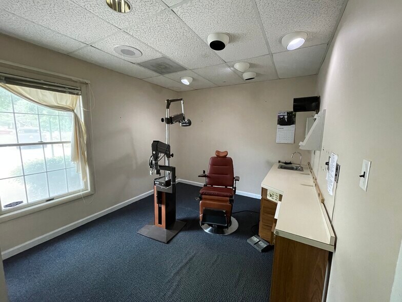 More Photos Of 11355 Pembrooke Sq, Waldorf Medical For Sale