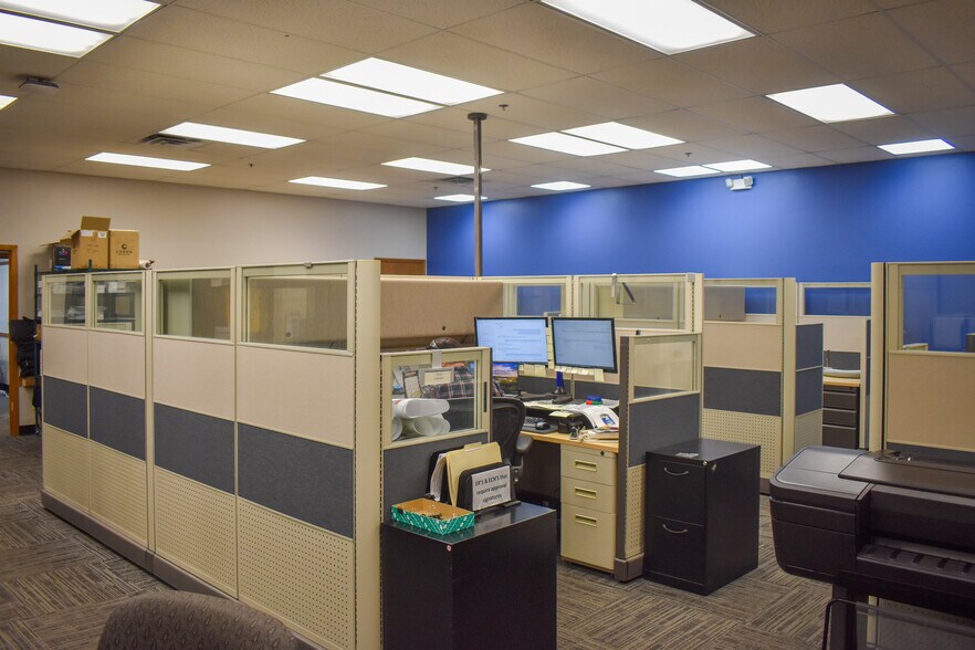 More Photos Of N88 W13901 Main St, Menomonee Falls Service For Lease