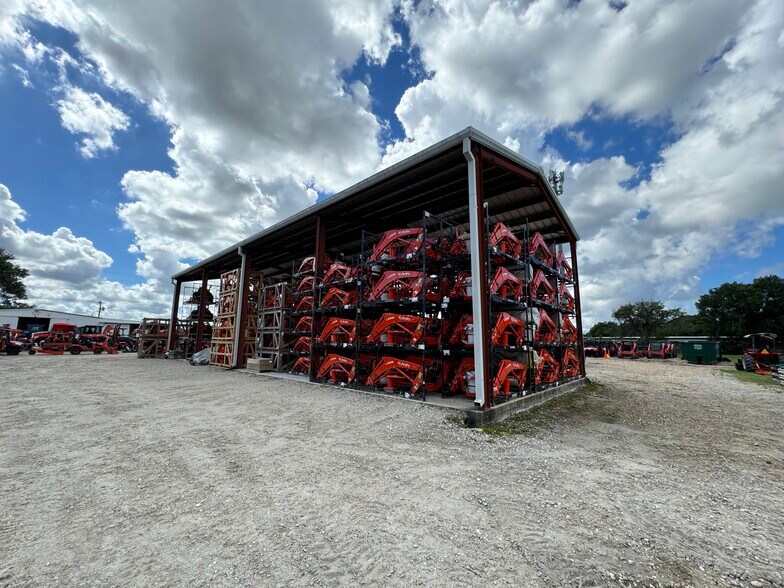 More Photos Of 5504 15th St E, Bradenton Distribution For Lease