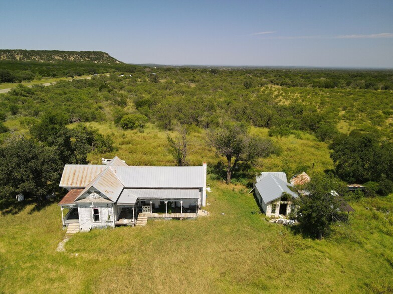 More Photos Of 17662 US 87 Hwy, Fredericksburg Flex For Sale