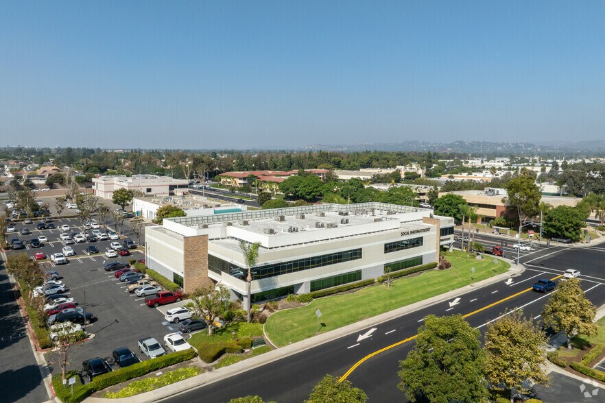 More Photos Of 2552 Walnut Ave, Tustin Office For Lease