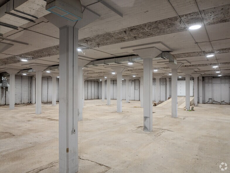 More Photos Of 140 Elizabeth St, Lambton Shores Distribution For Lease