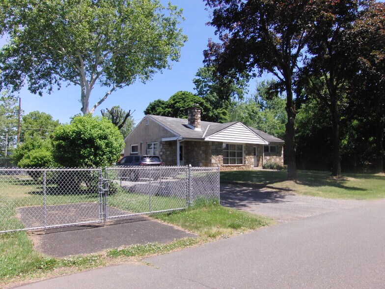 More Photos Of 921 Bath Rd, Bristol Garden Center For Sale