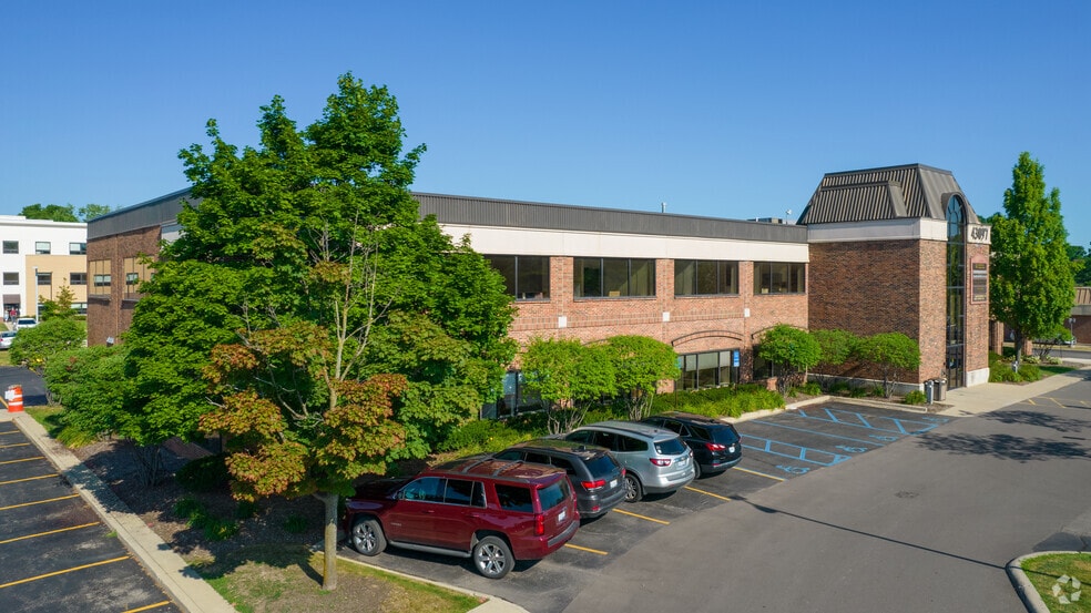 More Photos Of 43097 Woodward Ave, Bloomfield Hills Medical For Lease