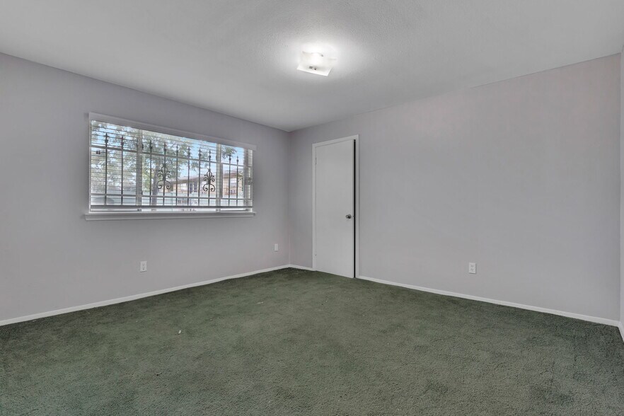 More Photos Of 3501 N Macgregor Way, Houston Apartments For Sale