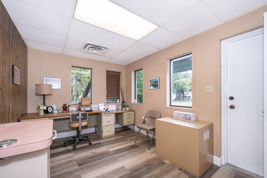 More Photos Of 2025 Flamingo Dr, Bartow Medical For Lease