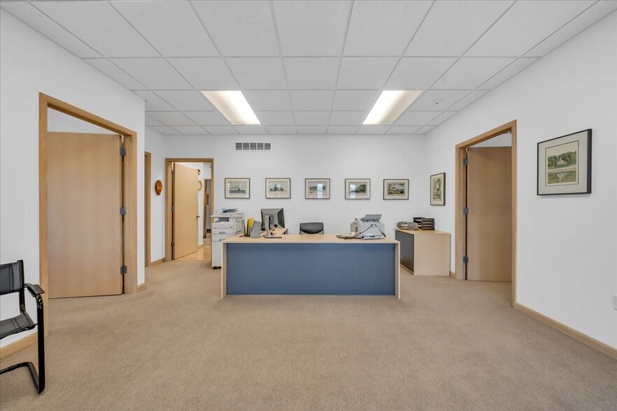 More Photos Of 907 W 14 Mile Rd, Clawson Office For Sale