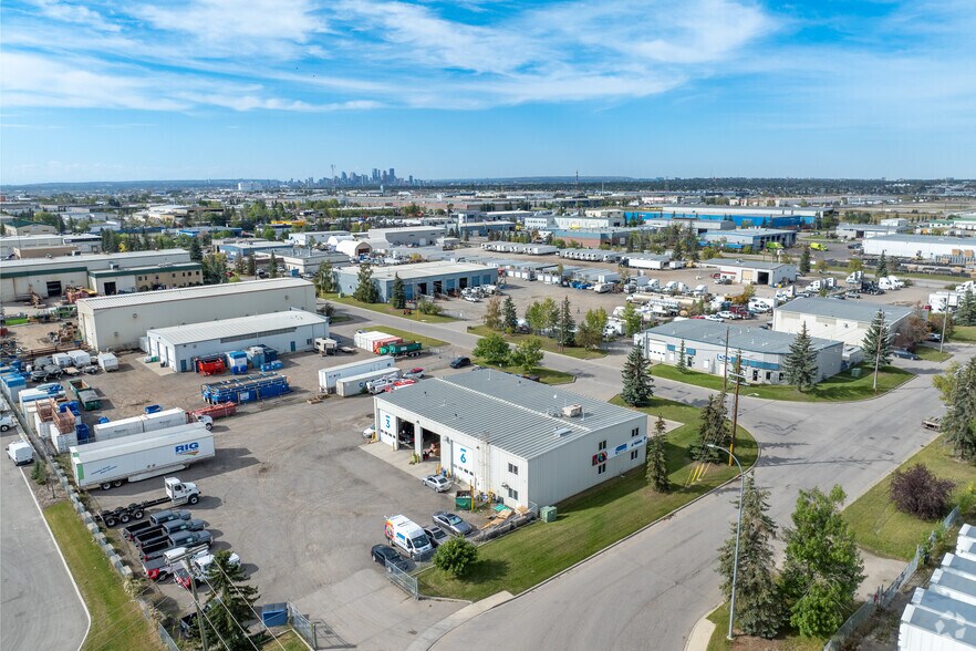 More Photos Of 5565 56th Ave SE, Calgary Warehouse For Sale