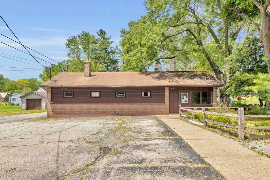 Primary Photo Of 777 N Ellsworth Ave, Salem Veterinarian Kennel For Sale