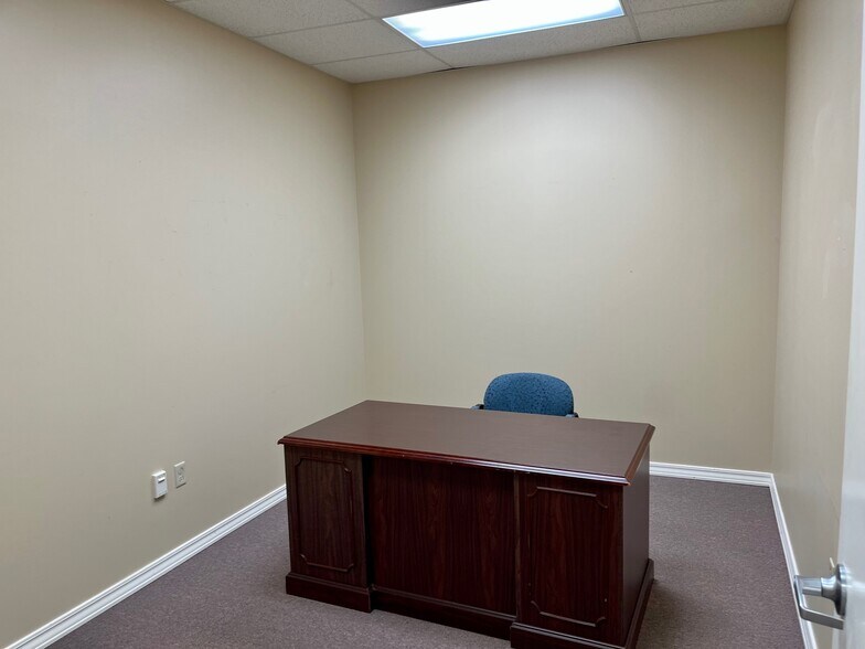 More Photos Of 201 Prospect Rd, Bloomington Storefront Retail Office For Lease