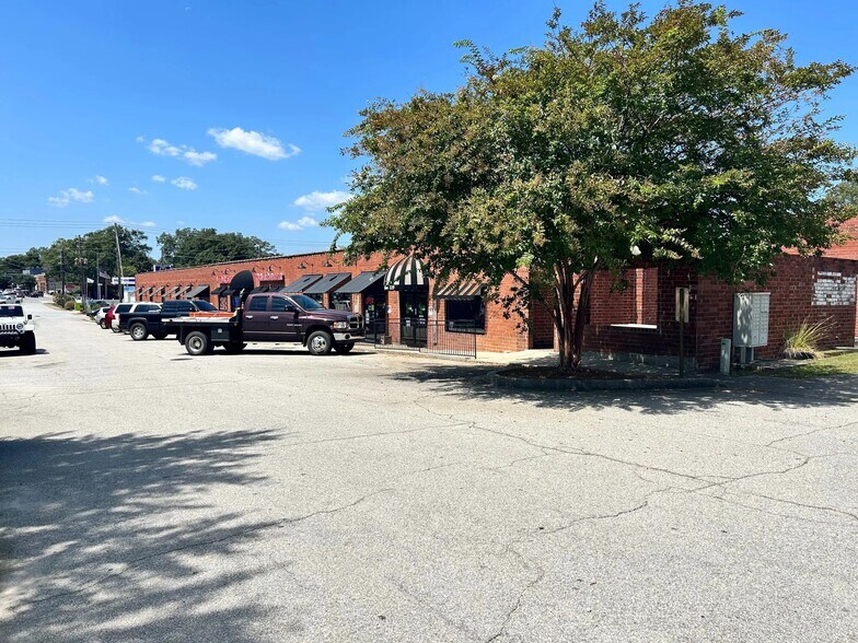 Primary Photo Of 139 City Hall Ave, Bowdon General Retail For Sale