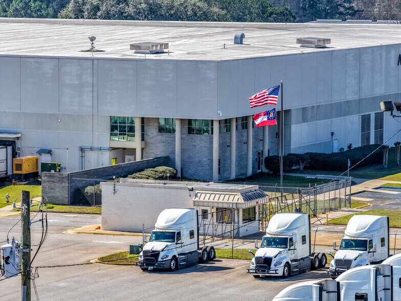 More Photos Of 121 Plantation Oaks Dr, Thomasville Manufacturing For Lease