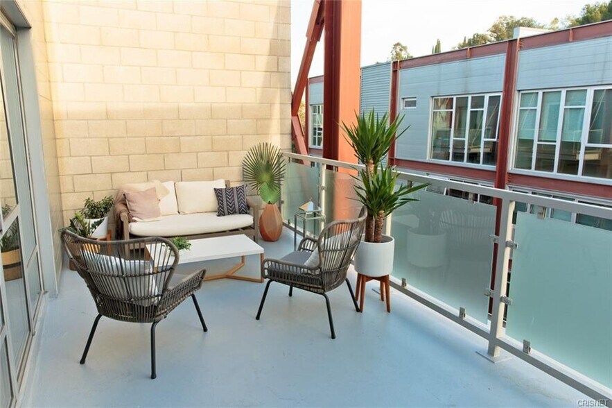 More Photos Of 3450 Cahuenga Blvd W, Los Angeles Office Residential For Lease