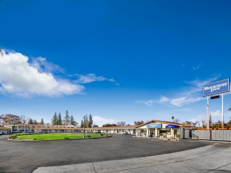 Primary Photo Of 8009 N Highway 99, Stockton Hotel For Sale