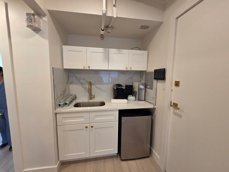 More Photos Of 850 Seventh Ave, New York Office For Lease