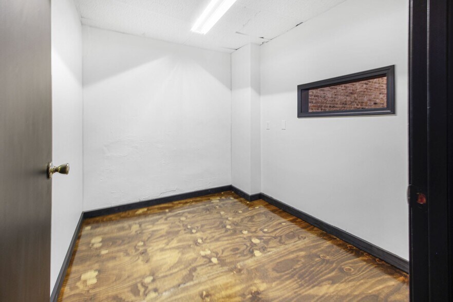 More Photos Of 111 Water St, Horse Cave Storefront For Sale