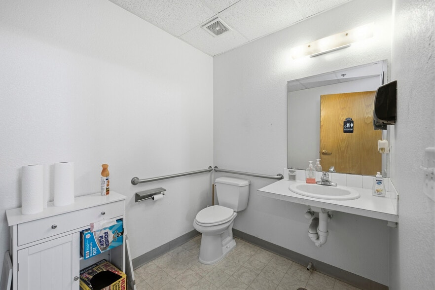 More Photos Of 449-477 Denver Ave, Loveland Light Distribution For Lease