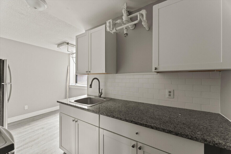 More Photos Of 581 Cataraqui St, Windsor Apartments For Sale