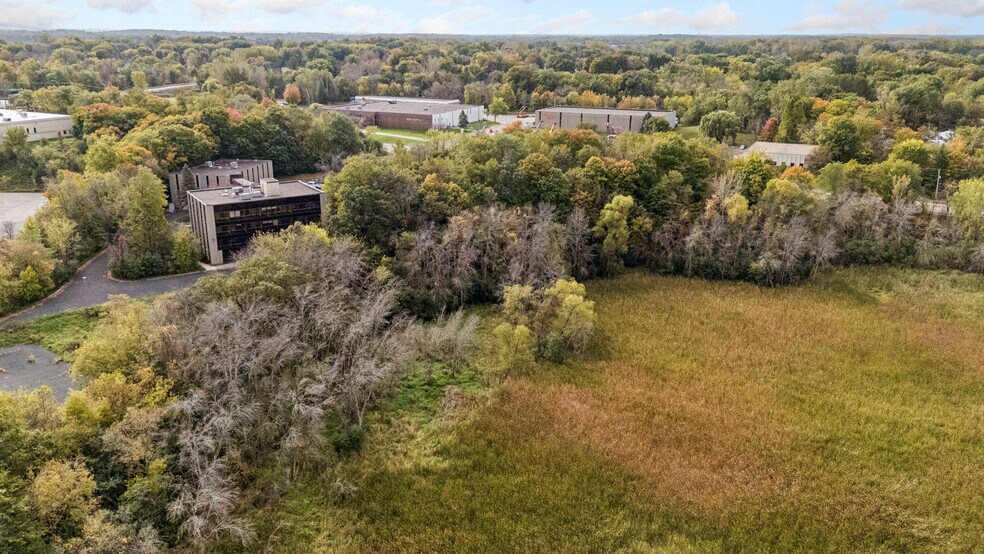More Photos Of 1800 Pioneer Creek Ctr, Maple Plain Office For Lease