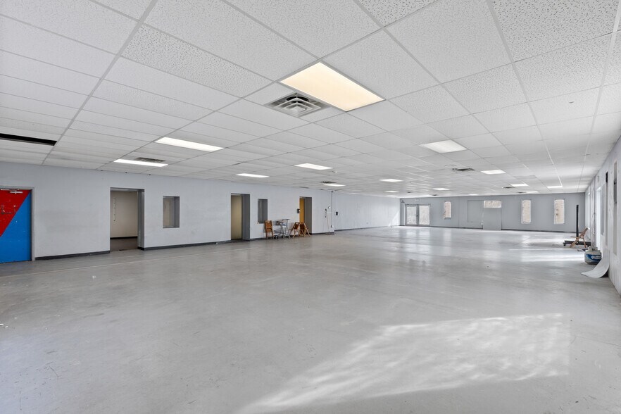 More Photos Of 2200 Union St, Bellaire Warehouse For Sale