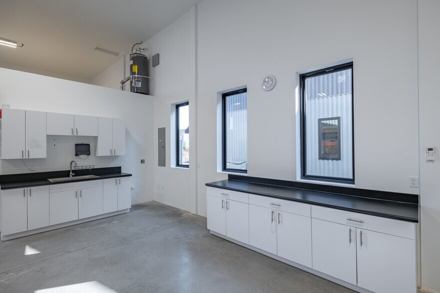 More Photos Of 2987 Ferry St SW, Albany Light Manufacturing For Lease