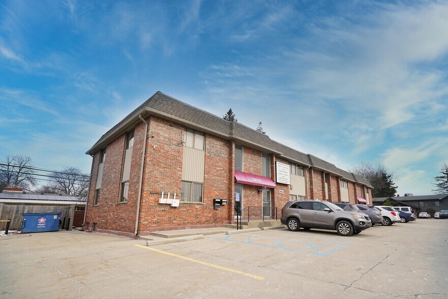 More Photos Of 18600 W 10 Mile Rd, Southfield Office For Sale