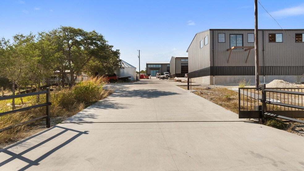 More Photos Of 451 Farrell Rd, Dripping Springs Light Distribution For Sale