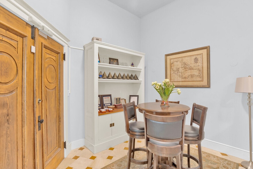 More Photos Of 515-517 Duval St, Key West Storefront Retail Office For Sale