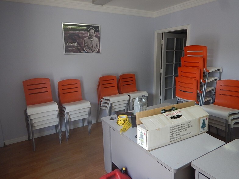 More Photos Of 4199 N Dixie Hwy, Boca Raton Warehouse For Lease