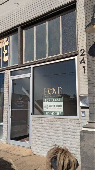 More Photos Of 241 S Broadway Ave, Tyler Storefront For Lease