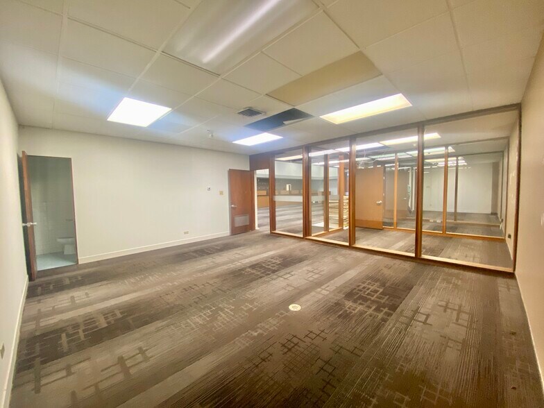 More Photos Of 1308 Boston Ave, Nederland Bank For Sale