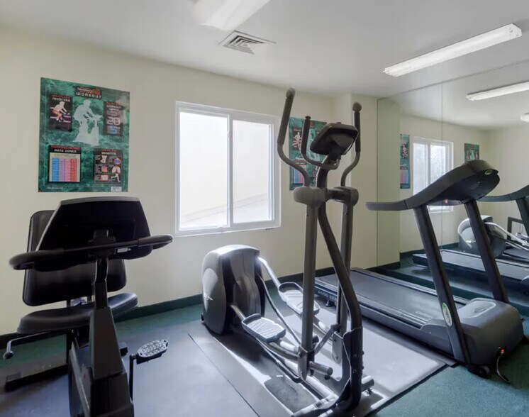 More Photos Of 2525 Abbott Dr, Omaha Hotel For Sale