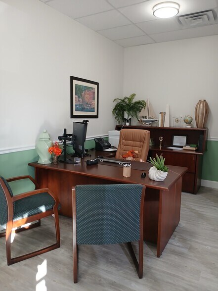 More Photos Of 115 N Tamiami Trl, Nokomis Office For Lease