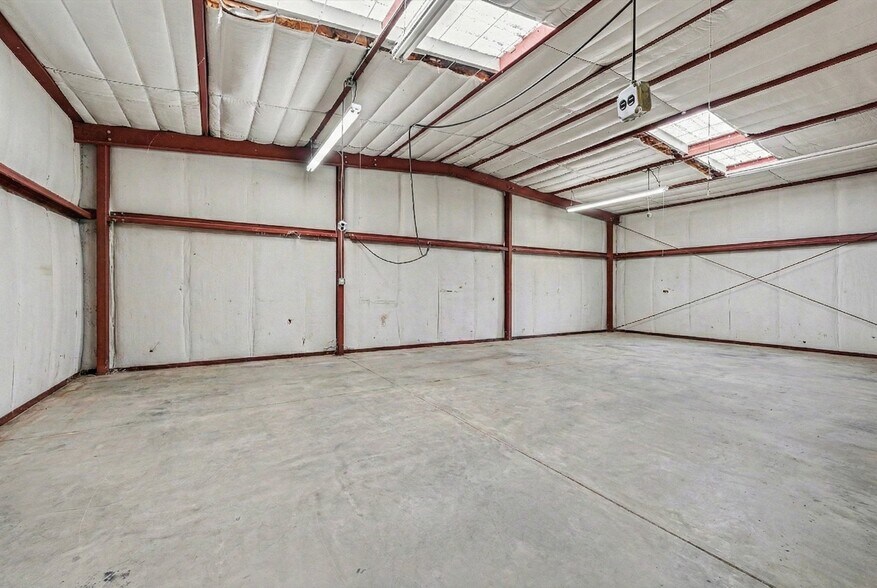 More Photos Of 827 Bowen St, Longmont Industrial For Sale