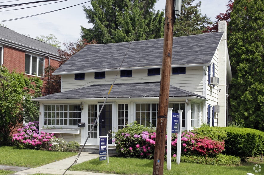 More Photos Of 12 Maple Ave, Armonk Office For Sale
