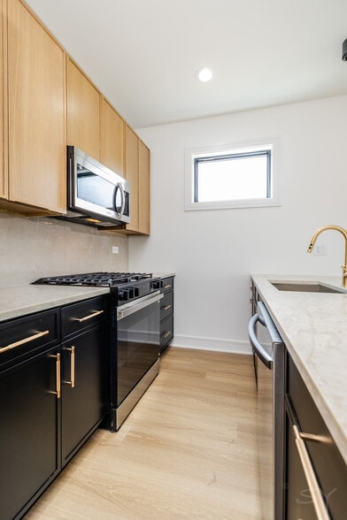 More Photos Of 3018 Polk st, Chicago Apartments For Sale