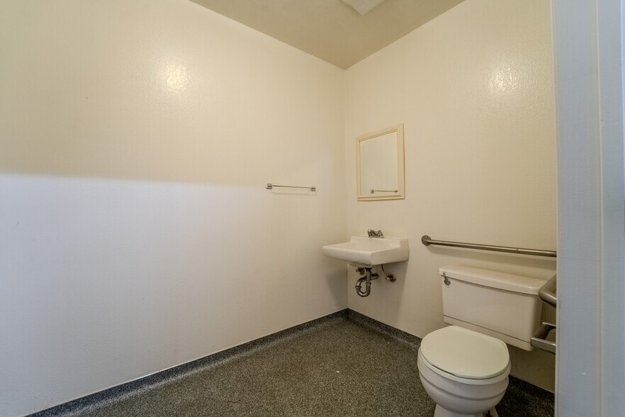 More Photos Of 1547 Starr Dr, Yuba City Office For Sale