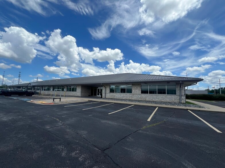 More Photos Of 2501 Technology Dr, Bentonville Unknown For Lease