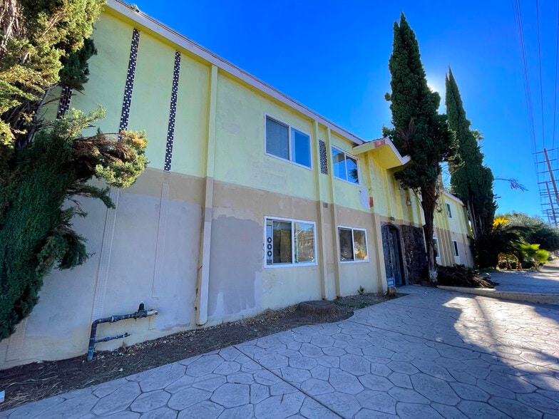 More Photos Of 7454 Haskell Ave, Van Nuys Apartments For Sale
