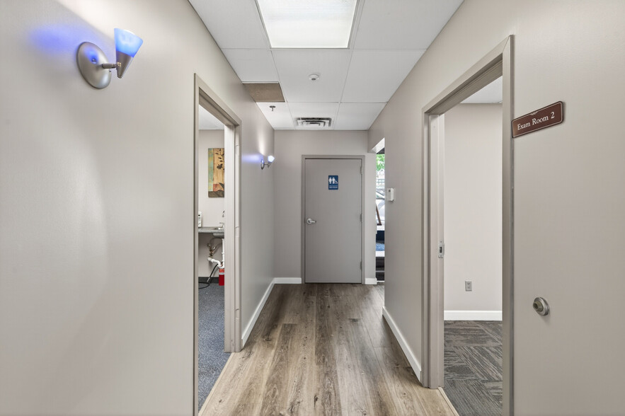 More Photos Of 1017-1023 Mainstreet, Hopkins Storefront For Lease