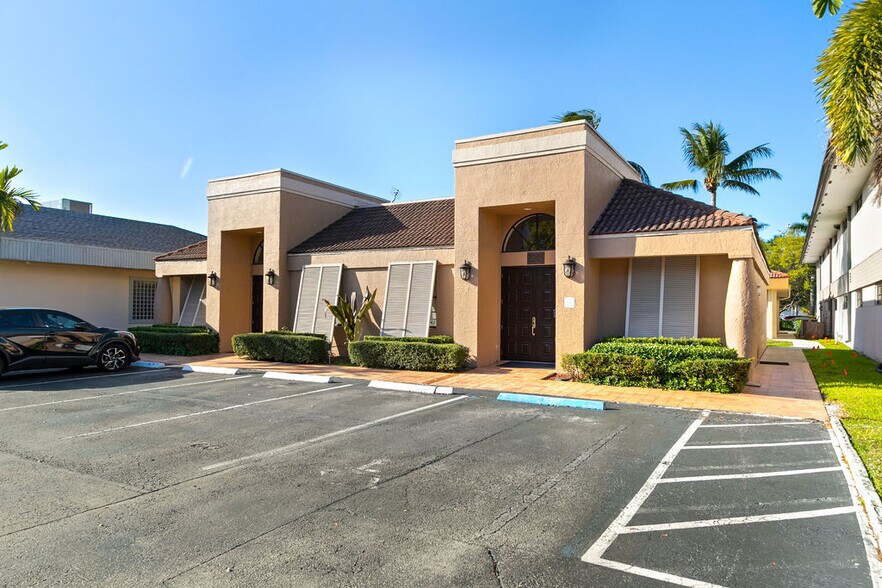 More Photos Of 2245 N University Dr, Pembroke Pines Medical For Lease