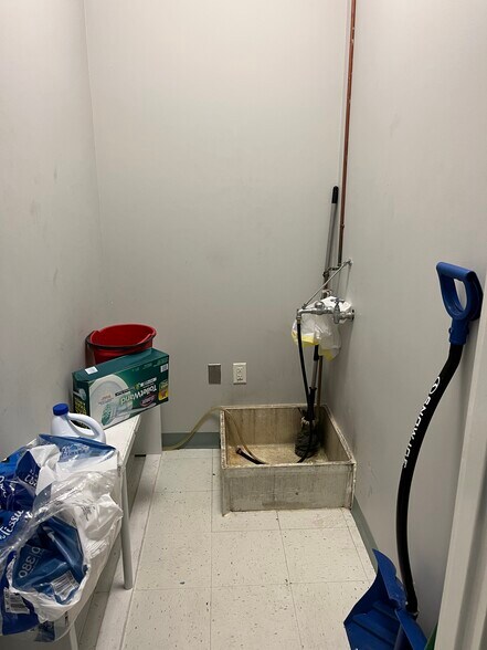 More Photos Of 10498 Colonel Ct, Manassas Research And Development For Sale