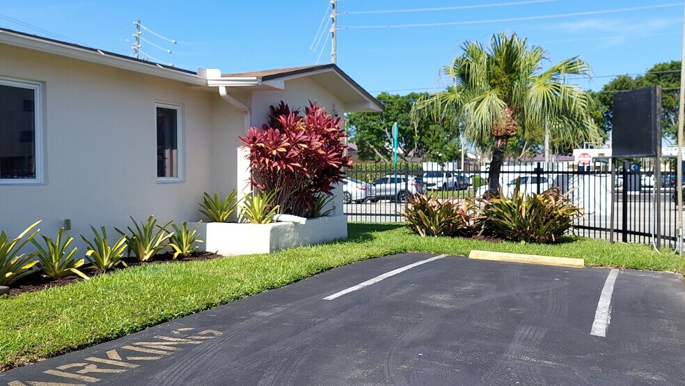 More Photos Of 801 W 48th St, Hialeah Medical For Lease