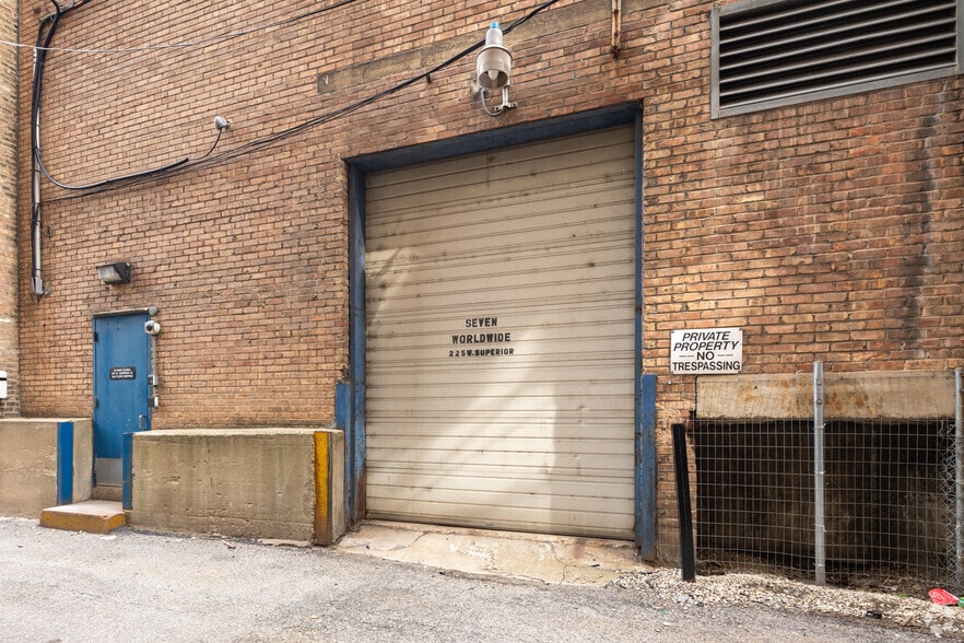 More Photos Of 225 W Superior St, Chicago Office For Sale