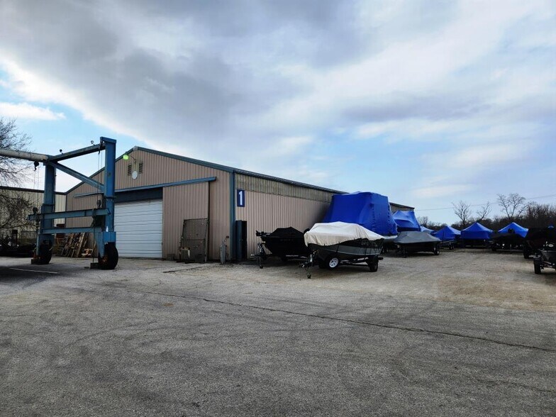 More Photos Of 400 Sussex St, Pewaukee Freestanding For Sale