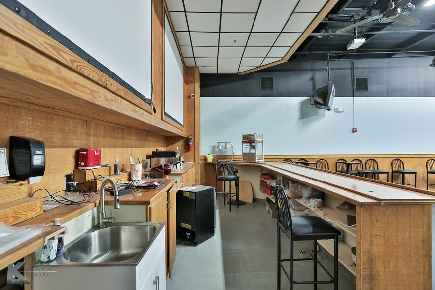 More Photos Of 550 E South 11Th St, Abilene Restaurant For Sale