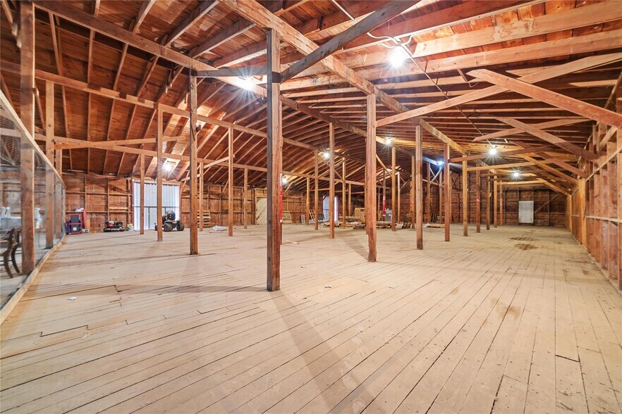 More Photos Of 1403 Blake Dr, Brownwood Warehouse For Sale