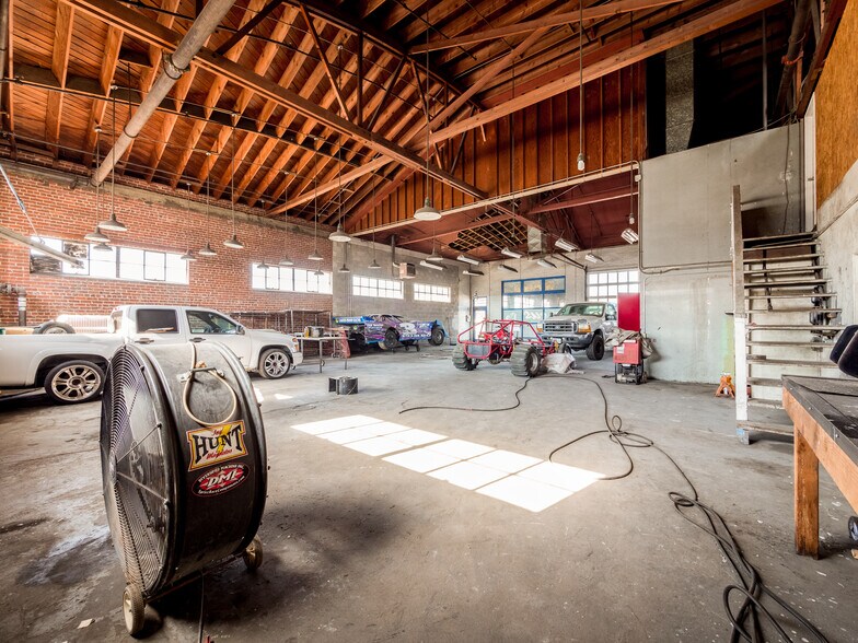 More Photos Of 2304 Monterey St, Fresno Warehouse For Sale