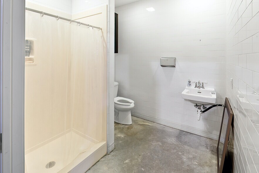 More Photos Of 4459 Roans Chapel Rd, College Station Service For Sale