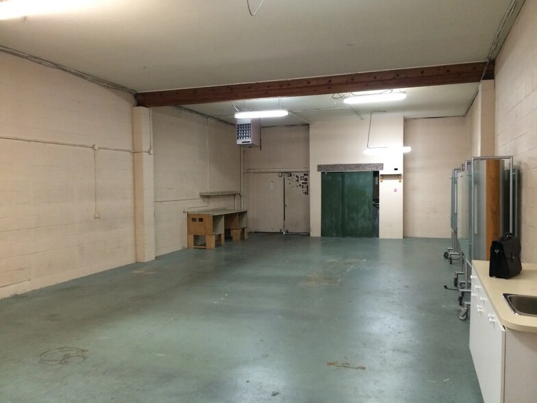 More Photos Of 117 6 Th Av W, Vancouver Flex For Lease